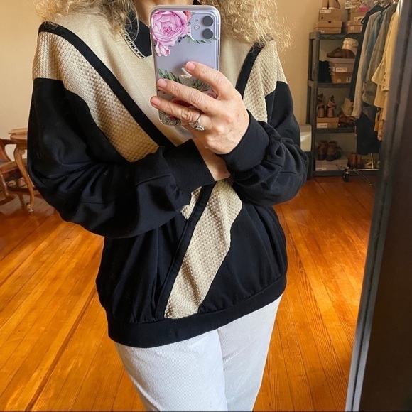 '80s ‘90s Vintage Collared Top Black Tan V Design - Picture 4 of 11